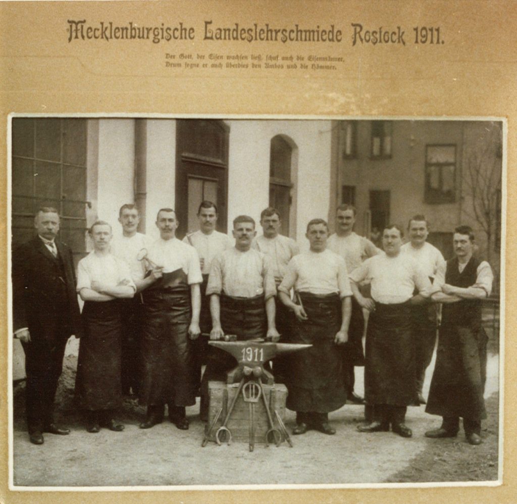 Personen, die an der Gründung der Unternehmens Edel Reisen und Edel Automobile in Rottenburg am Neckar beteiligt waren, historische Aufnahme
