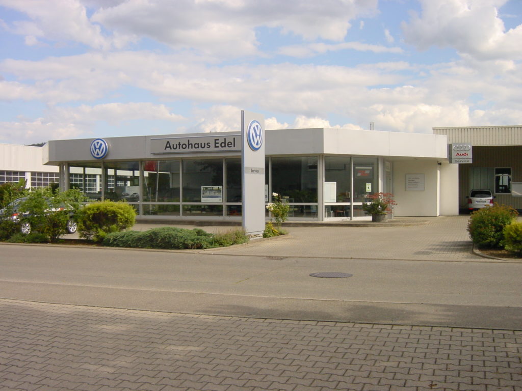 Gebäufefoto Autohaus Edel, Rottenburg am Neckar, aktuelle Aufnahme, VW-Autohaus in Rottenburg. Umzug Autohaus Edel in die Bellinostraße 6